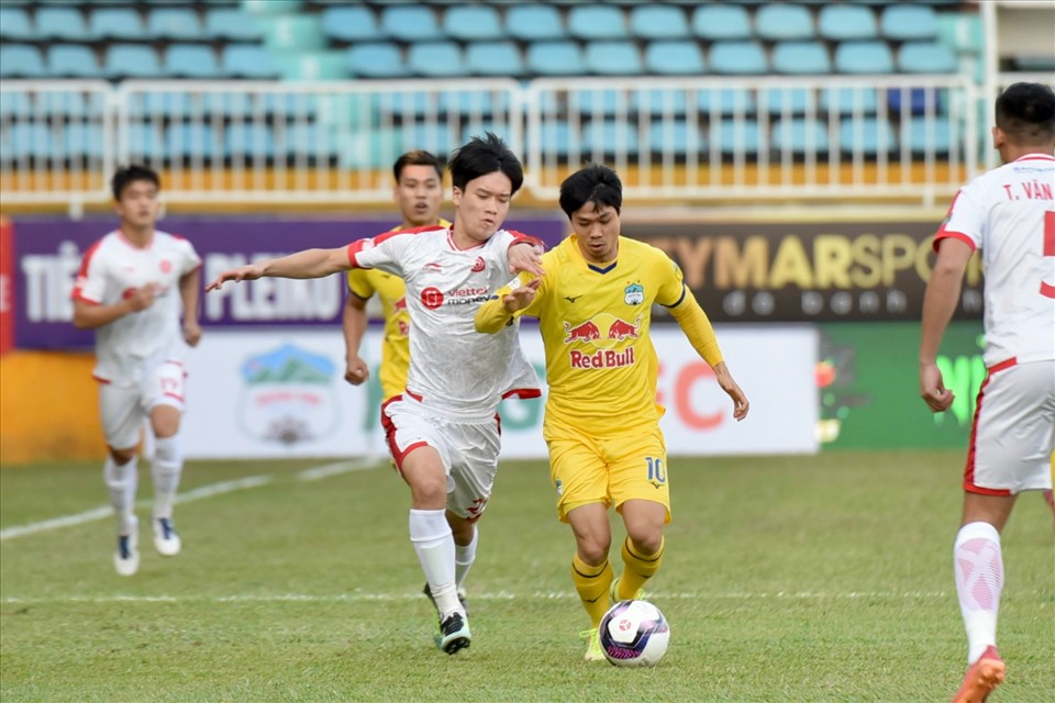 Cú đúp bàn thắng của Công Phượng không giúp Hoàng Anh Gia Lai có được chiến thắng đầu tiên tại V.League 2022. Ảnh: Minh Hiếu