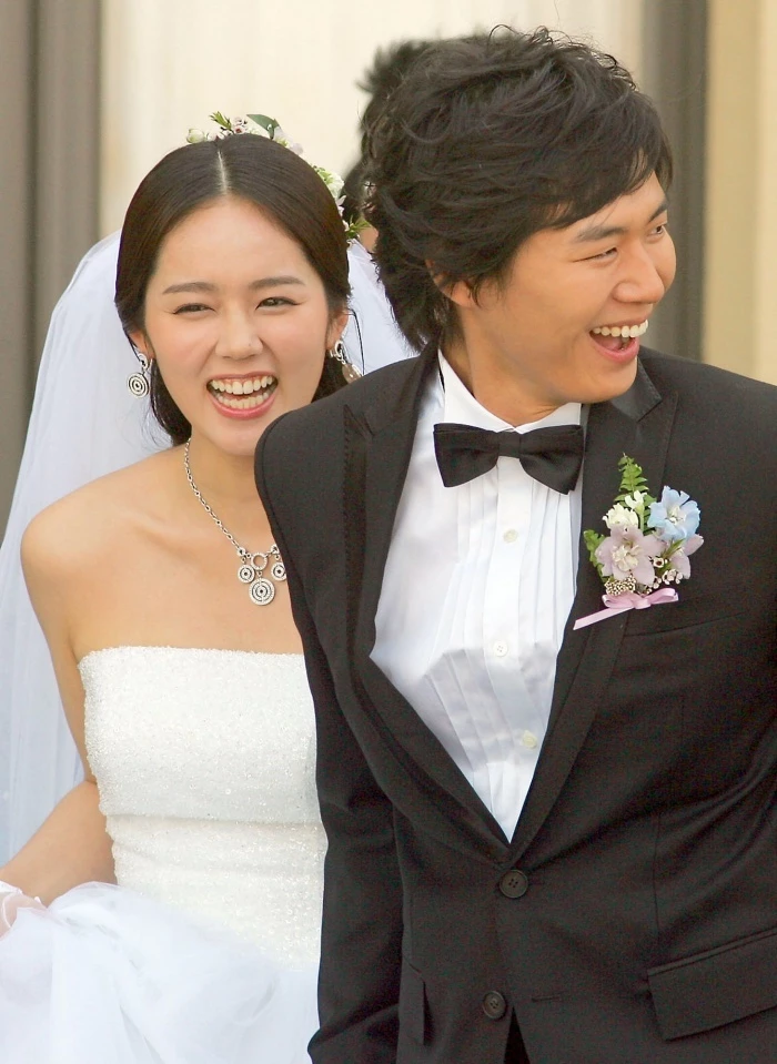 Han Ga In kết hôn năm cô 24 tuổi và chồng cô là Yeon Jung Hoon, 28 tuổi. Ảnh chụp màn hình