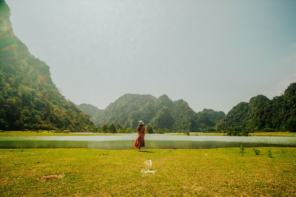 Ngắm vẻ đẹp thơ mộng ở thảo nguyên Đồng Lâm mùa nước cạn
