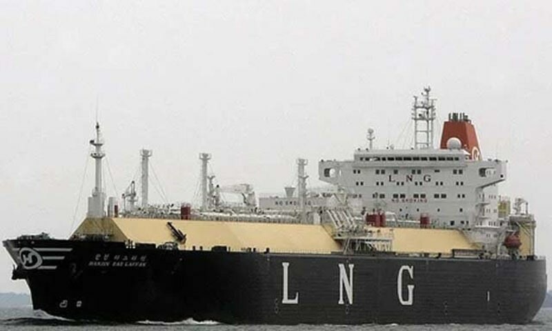 Một tàu chở khí thiên nhiên hóa lỏng (LNG) trên biển. Ảnh: AFP