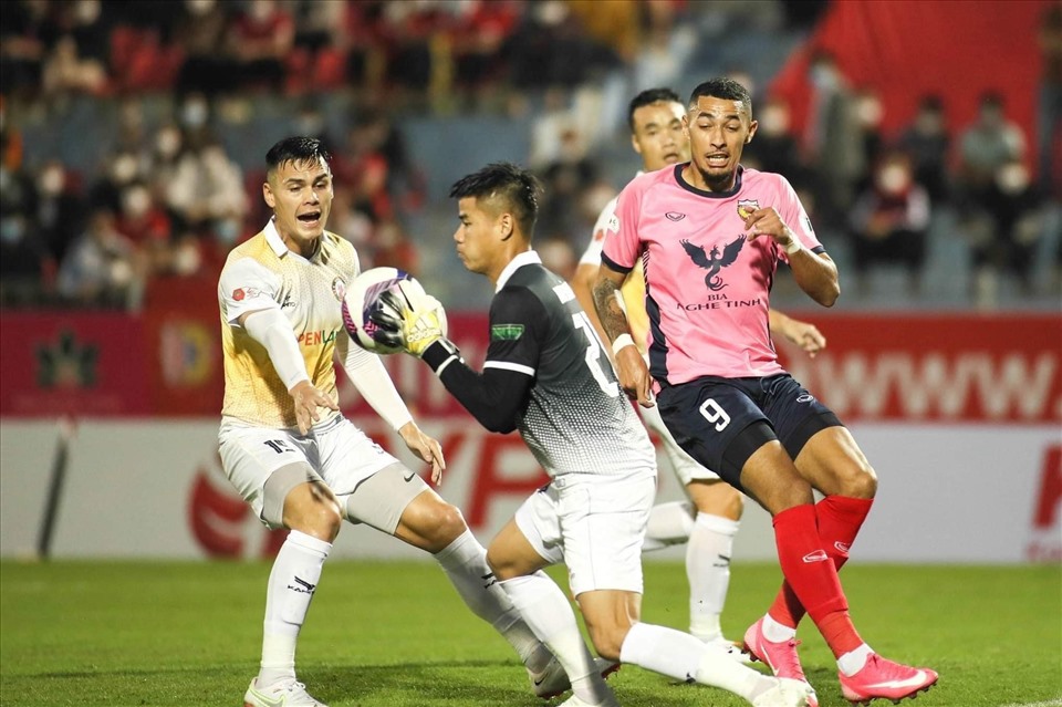 Trận thua “báo động đỏ” cho Hồng Lĩnh Hà Tĩnh tại V.League 2022. Ảnh: BĐFC