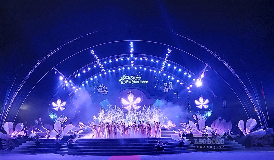 Lễ hội Hoa Ban được tỉnh Điện Biên tổ chức quy mô cấp tỉnh lâng đầu tiên vào năm 2014, đến nay Lễ hội Hoa Ban đã trở thành thương và là sản phẩm du lịch đặc trưng tỉnh Điện Biên.