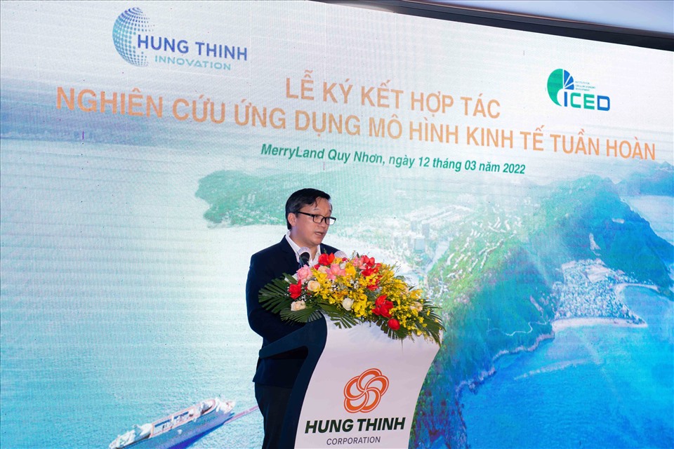 PGS.TS. Nguyễn Hồng Quân – Viện trưởng Viện Nghiên cứu Phát triển Kinh tế Tuần hoàn (ICED) cam kết nỗ lực cùng tham gia phát triển những giải pháp dài hạn hướng đến sự phát triển bền vững của MerryLand Quy Nhơn và đóng góp vào kinh tế - xã hội địa phương. Ảnh: Tập đoàn Hưng Thịnh.