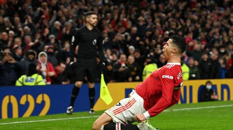 Ronaldo giúp Man United có chiến thắng quan trọng. Ảnh: Sportnieuws