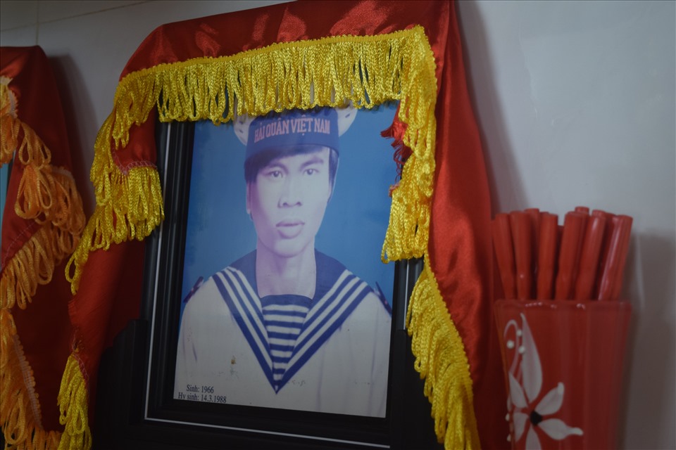 Hình ảnh liệt sĩ Hoàng Văn Túy - người lính đã ngã xuống tại Gạc Ma năm đó. Ảnh: H.L
