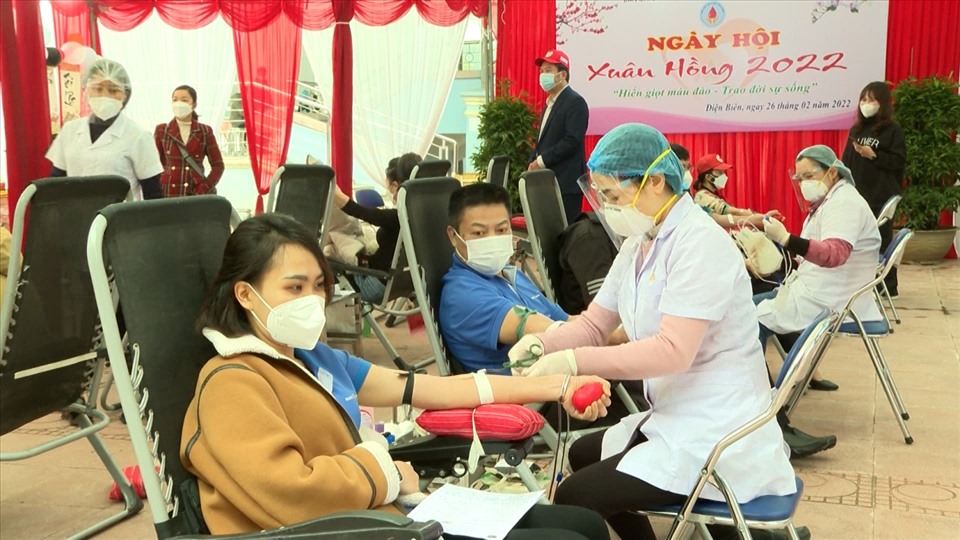 Ngày hội Xuân hồng năm 2022 thu hút đông đảo đoàn viên, CNVCLĐ tham gia hiến máu.