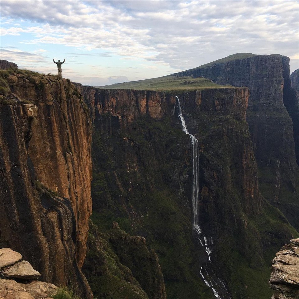 Ngắm dòng thác đẹp nhất thế giới ở châu Phi