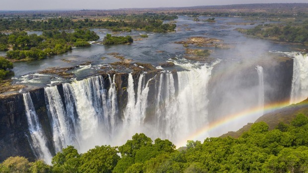 Thác nước Châu Phi: Được hình thành từ hàng triệu năm trước đây, thác nước Châu Phi là một trong những điểm đến tuyệt vời nhất trên hành tinh. Hình ảnh đầy mê hoặc của thác nước liên tục đổ xuống sẽ khiến bạn phải ngỡ ngàng và muốn đến thăm ngay lập tức.