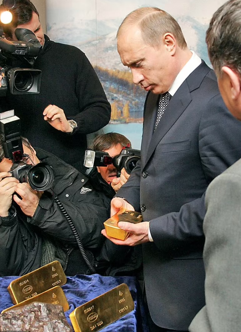 Nga tăng mua vàng dự trữ từ năm 2014 khi bị phương Tây áp đặt trừng phạt vì sáp nhập Crimea. Ảnh: Reuters
