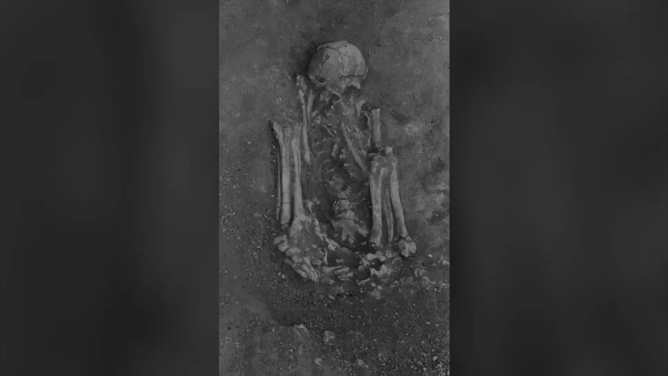 Các bức ảnh của một trong những bộ xương được khai quật từ một địa điểm khảo cổ ở thung lũng Sado, cho thấy dấu hiệu nó đã được ướp xác trước khi được chôn cất khoảng 8.000 năm trước.