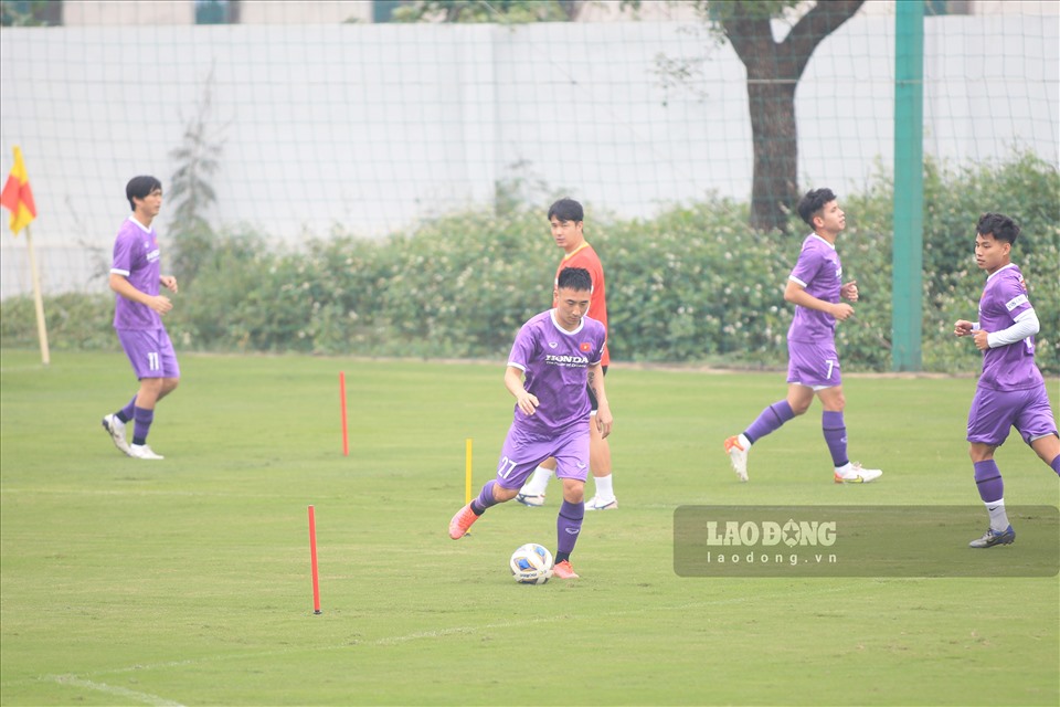 Hiện tại, một số cầu thủ của câu lạc bộ Hà Nội chưa thể hội quân do phải tập trung chuẩn bị cho trận đấu đá bù với Đông Á Thanh Hoá tại V-League 2022. Đội tuyển Việt Nam tiếp tục tập luyện tại Trung tâm đào tạo bóng đá trẻ Việt Nam.