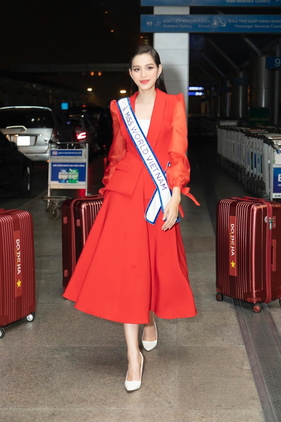 Tối 20.11.2021, Đỗ Thị Hà một mình sang Puerto Rico chinh chiến Miss World.