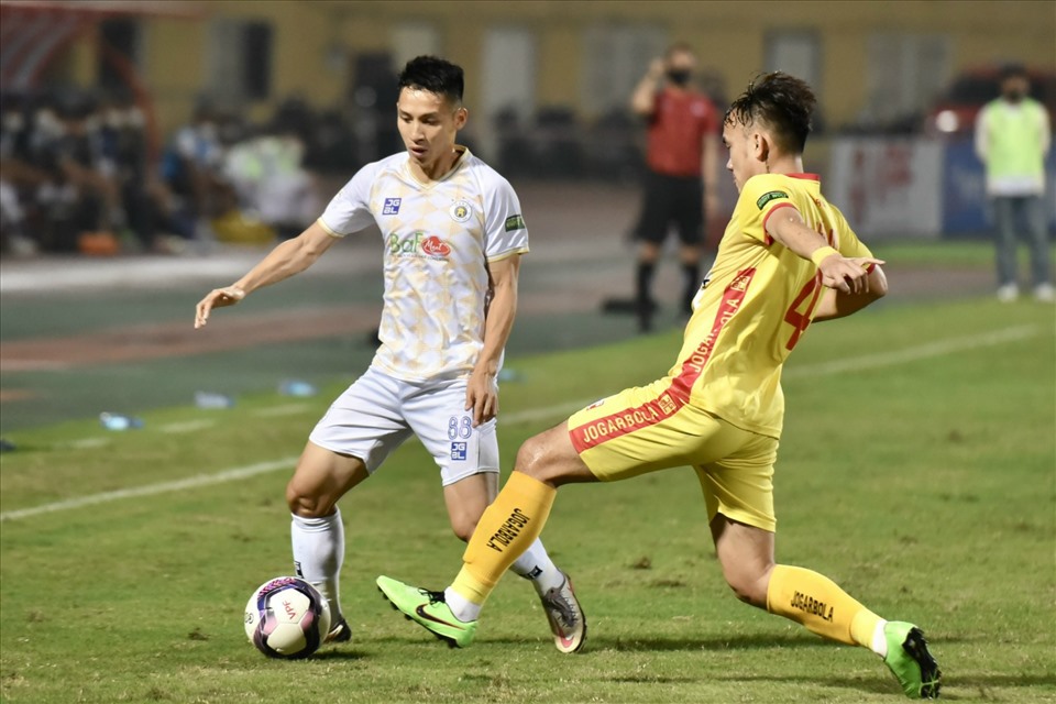 Câu lạc bộ Hà Nội và Nam Định chỉ mới thi đấu 2/4 trận tại V.League 2022. Ảnh: Minh Hiếu