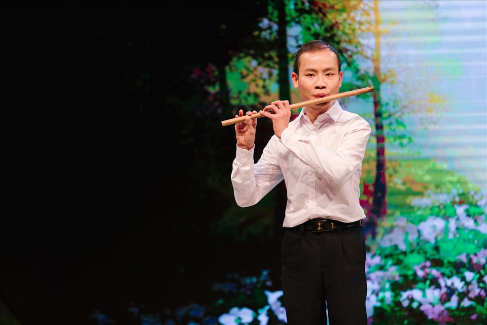 Nghệ sĩ Nguyễn Văn Linh khiến khán giả xúc động khi tham gia trong chương trình “Trạm yêu thương số 12 - Thanh âm cuộc sống“. Ảnh: VTV