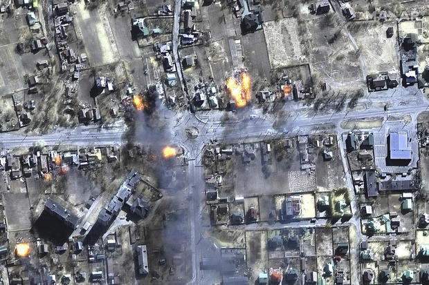 Ảnh vệ tinh tòa nhà bốc cháy trongkhu dân cư ở phía đông bắc Chernihiv, Ukraina ngày 16.3. Ảnh: Maxar Technologies