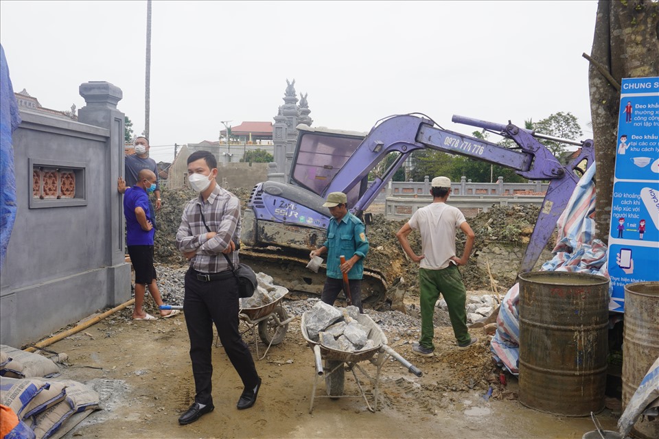 Hiện tại huyện Thiệu Hóa (Thanh Hóa) đã cho dừng việc thi công ở khu vực giếng cổ. Ảnh: Q.D