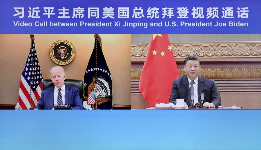 Chủ tịch Trung Quốc Tập Cận Bình và Tổng thống Mỹ Joe Biden trong cuộc gọi video ngày 18.3.2022. Ảnh: Tân Hoa Xã