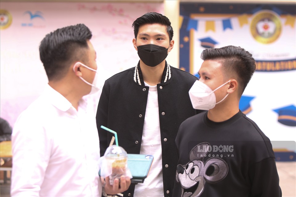 Đáng chú, chương trình nhận được sử hưởng ứng từ 2 tuyển thủ đội tuyển quốc gia là Nguyễn Quang Hải và Đoàn Văn Hậu đến tham dự, cổ vũ và kêu gọi hiến máu.