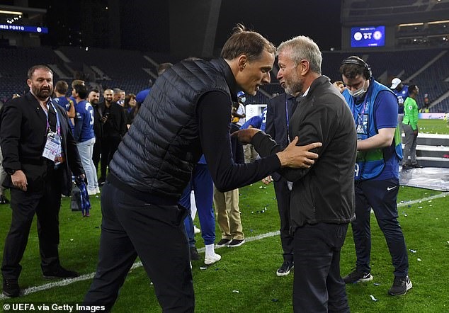 Tuchel và Abramovich sau trận thắng Man City ở chung kết Champions League. Ảnh: UEFA