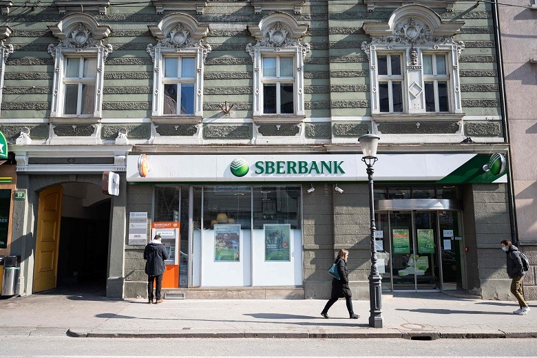 Ngân hàng Nga Sberbank thông báo rời khỏi thị trường Châu Âu. Ảnh: AFP