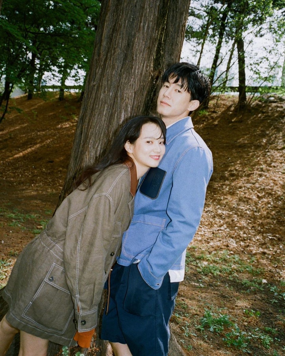 Nam tài tử Kim Moo Yeol đang có một cuộc hôn nhân hạnh phúc cùng vợ của mình là nữ diễn viên Yoon Seung Ah. Ảnh: Instagram