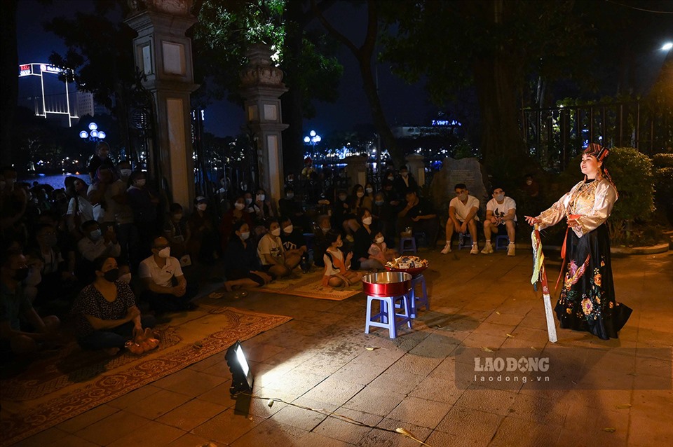 Chương trình  âm nhạc dân gian cũng được diễn ra vào các buổi tối cuối tuần tại phố đi bộ nhằm mang những loại hình nghệ thuật văn hóa dân gian đến gần hơn với người dân.
