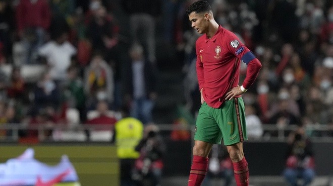 Ronaldo và Bồ Đào Nha vừa không hay, vừa không may nên mới phải đá play-off để tìm vé đi World Cup. Ảnh: AFP