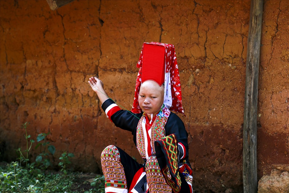 Trang phục của người Dao Thanh Phán hiện nay đã trở thành một điểm nhấn trong phát triển du lịch của huyện Bình Liêu. Một sắc màu ấn tượng trong lòng du khách đến với Bình Liêu. Ảnh: Tiến Trưởng