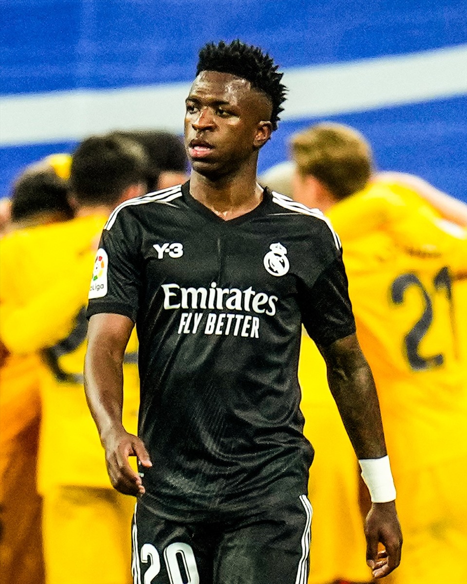 Vinicius cho thấy sự non nớt khi không được đá cùng Benzema. Ảnh: AFP