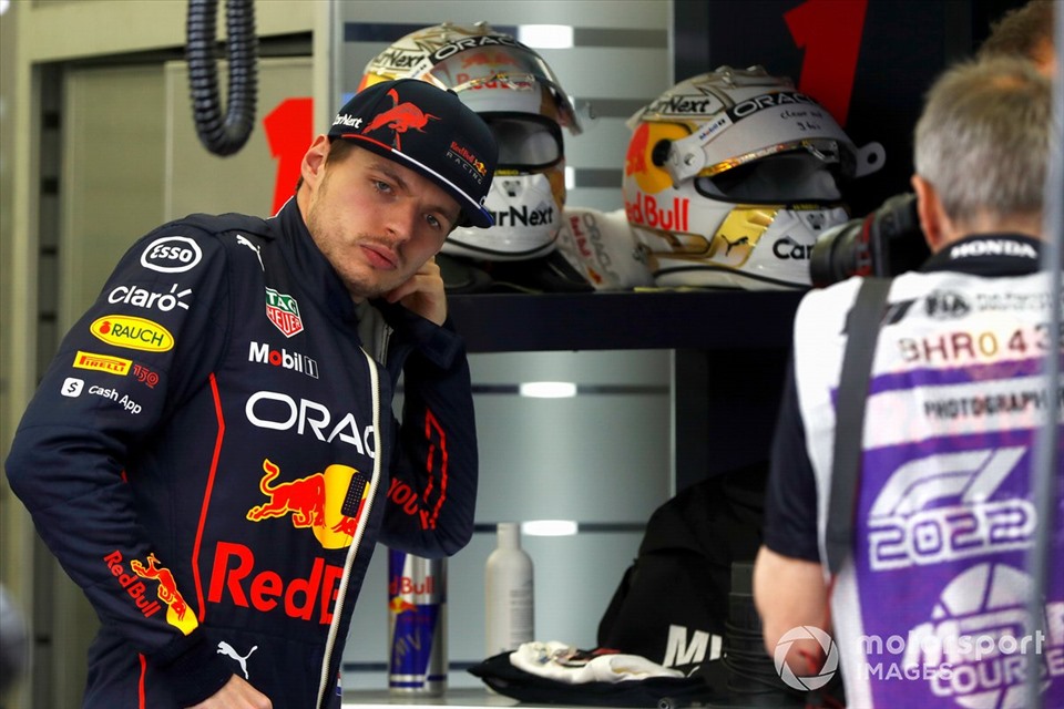 Max Verstappen phải bỏ cuộc và anh rất giận dữ với sai lầm của đội nhà. Ảnh: F1