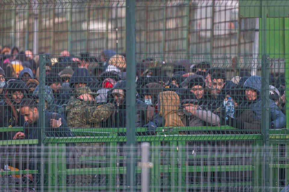 Người tị nạn Ukraina ở biên giới Ba Lan ngày 28.2.2022. Ảnh: AFP