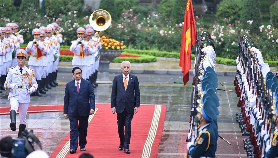Thủ tướng Phạm Minh Chính chủ trì lễ đón Thủ tướng Malaysia Dato’ Sri Ismail Sabri bin Yaakob. Ảnh: Nhật Hạ
