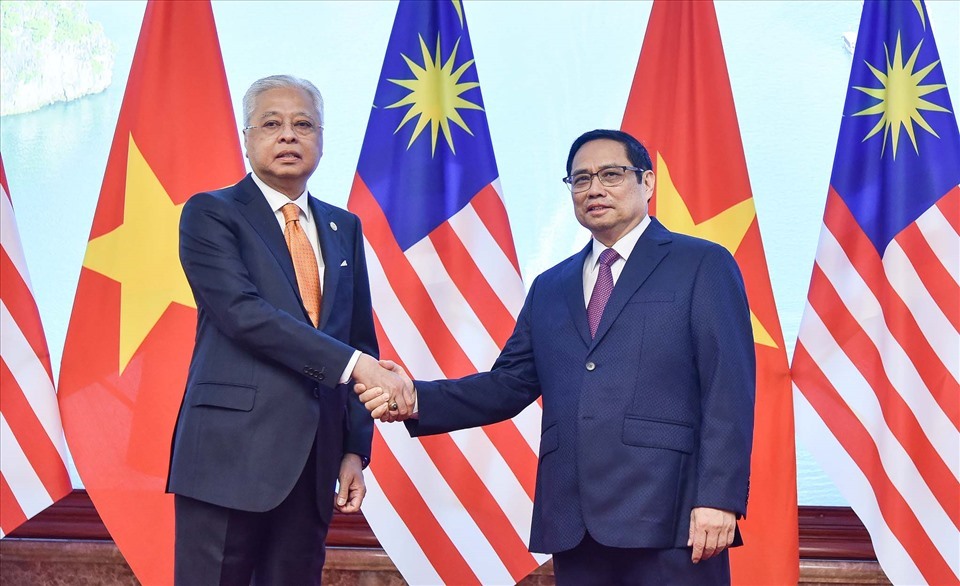 Thủ tướng Phạm Minh Chính đón Thủ tướng Malaysia Dato’ Sri Ismail Sabri bin Yaakob. Ảnh: Nhật Hạ