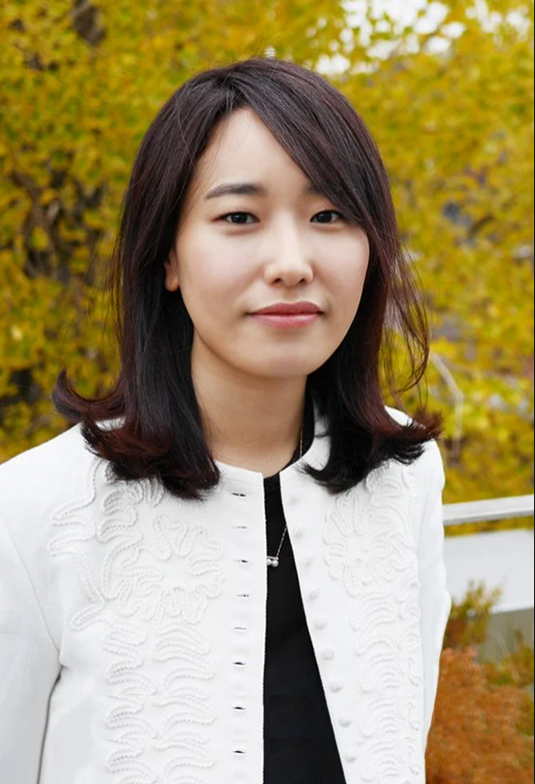 Biên kịch Park Ji Eun của “Hạ cánh nơi anh“, bộ phim đã “se duyên” cho cặp diễn viên. Ảnh: ST