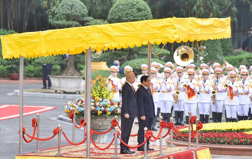 Thủ tướng Phạm Minh Chính chủ trì lễ đón. Ảnh: Nhật Hạ