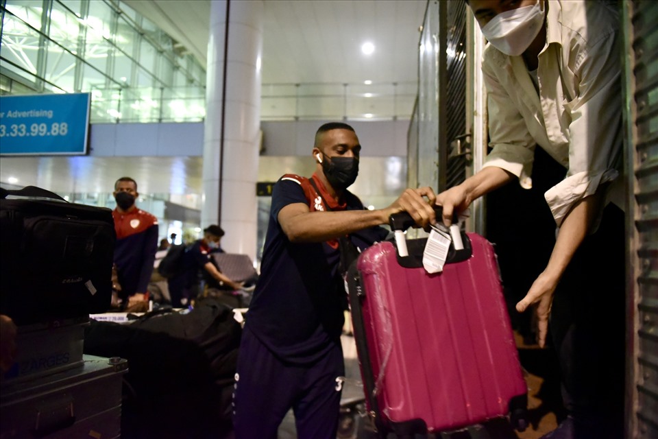 Hành lý của tuyển Oman sẽ được vận chuyển về khách sạn bằng xe tải do ban tổ chức sắp xếp.