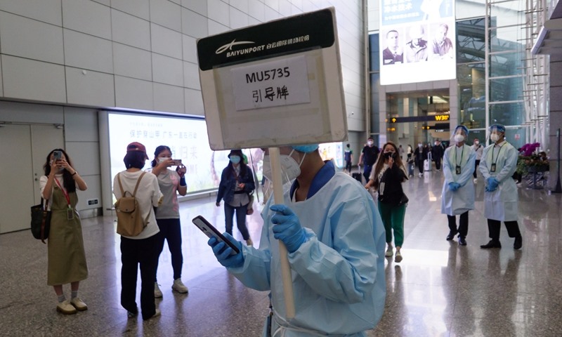 China Eastern Airlines tiếp gia đình các nạn nhân ở sân bay Quảng Châu. Ảnh: VCG