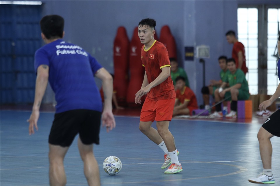 Hai bàn thắng của Văn Hiếu và Đoàn Phát (ảnh) đã giúp tuyển futsal Việt Nam giành chiến thắng chung cuộc 2-1 trước Sahako. Đây là màn chạy đà hoàn hảo cho thầy trò huấn luyện viên Phạm Minh Giang trước ngày dự giải futsal Đông Nam Á 2022.