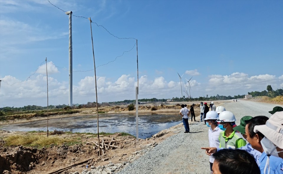 Điện gió trong đất liền tại tỉnh Sóc Trăng.Ảnh: Nhật Hồ