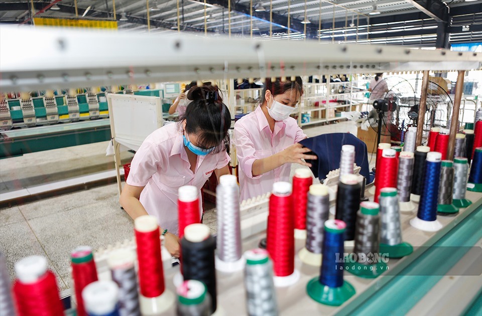 Các nữ công nhân tại nhà máy may Unico Global, xã Âu Lâu, TP Yên Bái. Ảnh: Vũ Tuấn