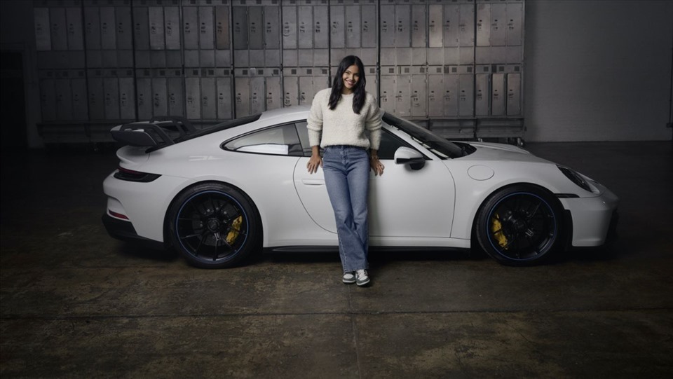 Tay vợt 19 tuổi mơ được sở hữu một chiếc Porsche 911 của riêng mình. Ảnh: Porsche