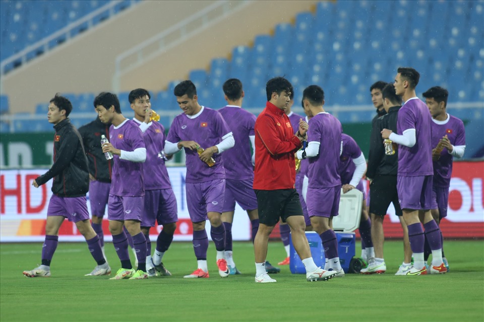Trận đấu giữa tuyển Việt Nam và Oman sẽ diễn ra vào lúc 19h ngày mai (24.3). 19h00 tối nay (23.3), tuyển Oman cũng sẽ có buổi tập chính thức trên sân Mỹ Đình.