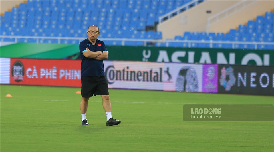 Theo huấn luyện viên Park Hang-seo, tình hình hiện tại của đội tuyển Việt Nam không được tốt. Đội dự định tập trung trước 12 ngày, nhưng do dịch bệnh ảnh hưởng, các câu lạc bộ đá bù nên cầu thủ lên muộn.