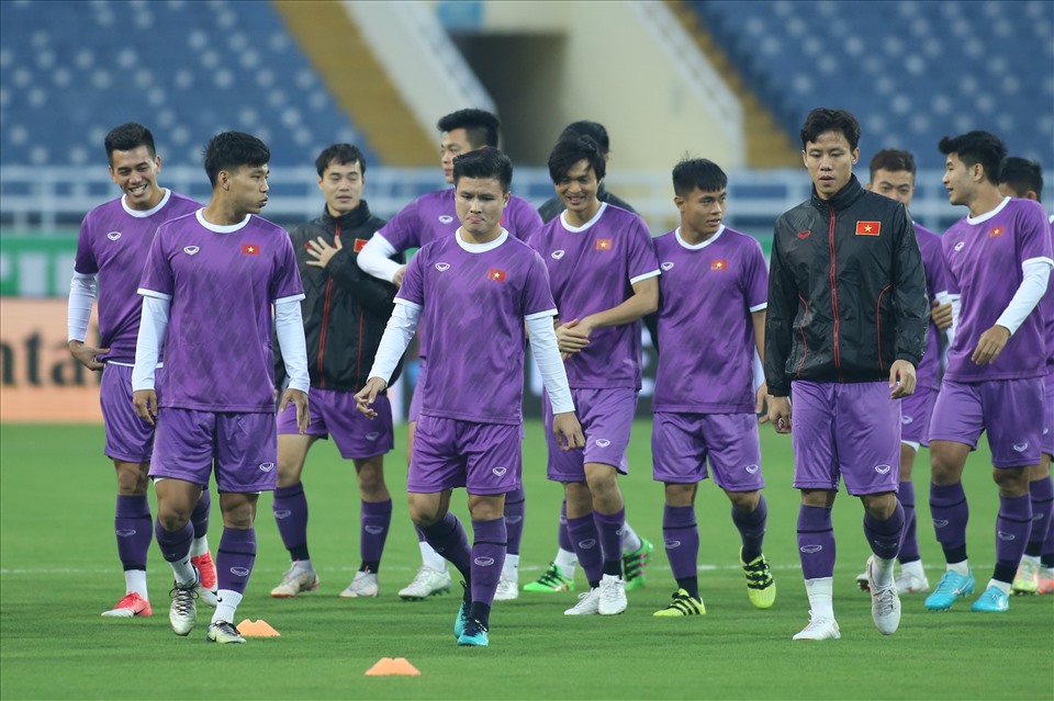 Tiền vệ Nguyễn Quang Hải nhận nhiều sự chú ý từ truyền thông trong buổi tập này.