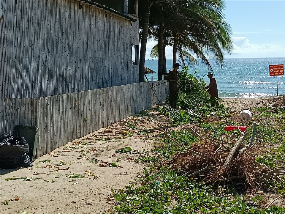 The Anam Resort Cam Ranh lấn chiếm đất biển đang tháo gỡ các công trình vi phạm.