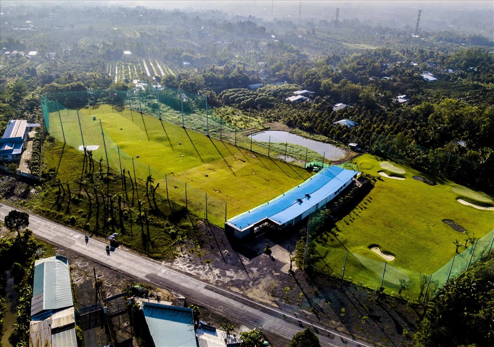 Dự án Sân tập Golf và dịch vụ giải trí thể thao Mekong Golf do Công ty Cổ phần Đầu tư Mekong Golf làm chủ đầu tư tại ấp Nhơn Khánh, xã Nhơn Nghĩa, huyện Phong Điền (TP Cần Thơ).