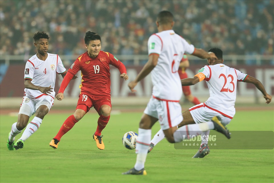 Đáng chú ý nhất trong đội hình của đội tuyển Việt Nam vẫn là Nguyễn Quang Hải - cầu thủ sẽ chia tay câu lạc bộ Hà Nội sau ngày 12/4.