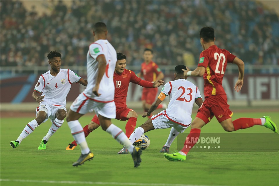 Thậm chí, cầu thủ người Đông Anh (Hà Nội) đã thể hiện kỹ thuật điêu luyên khi “nhảy mú” trước 3 tuyển thủ to lớn của Oman trong hiệp 1 của trận đấu cuối cùng trên sân nhà Mỹ Đình tại vòng loại thứ 3 World Cup 2022.