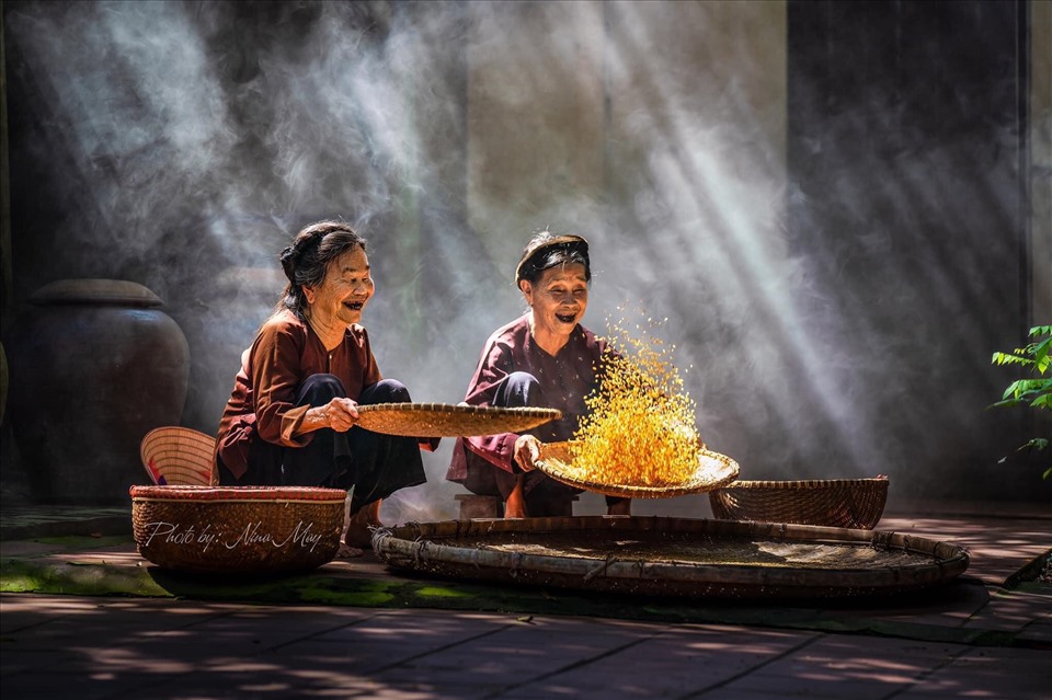 Do vị trí gần Hà Nội nên du khách thường tới Đường Lâm và về luôn trong ngày. Tuy nhiên nếu bạn ở xa Đường Lâm hay muốn ở lại để tận hưởng không khí yên bình của làng quê thì những khách sạn và nhà nghỉ ở Sơn Tây sẽ là lựa chọn thích hợp cho bạn.