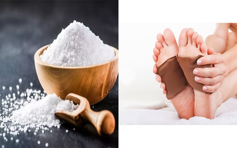 Muối: Muối giúp hút ẩm từ đó ngăn ngừa đổ mồ hôi chân. Ngoài ra, muối còn có khả năng kháng khuẩn rất tốt. Rang muối đến khi nóng lên, cho vào một miếng vải rồi chườm vào lòng bàn chân. Để yên từ 15-20 phút. Hãy áp dụng phương pháp này 1 lần mỗi ngày để cho kết quả tốt nhất.